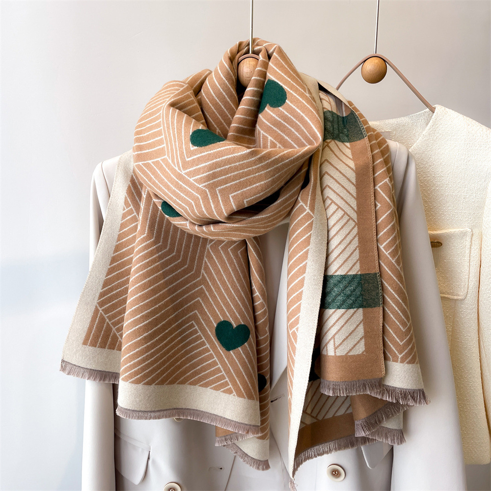 Women's Sweet Streetwear Heart Shape Imitation Cashmere Printing Scarf display picture 5
