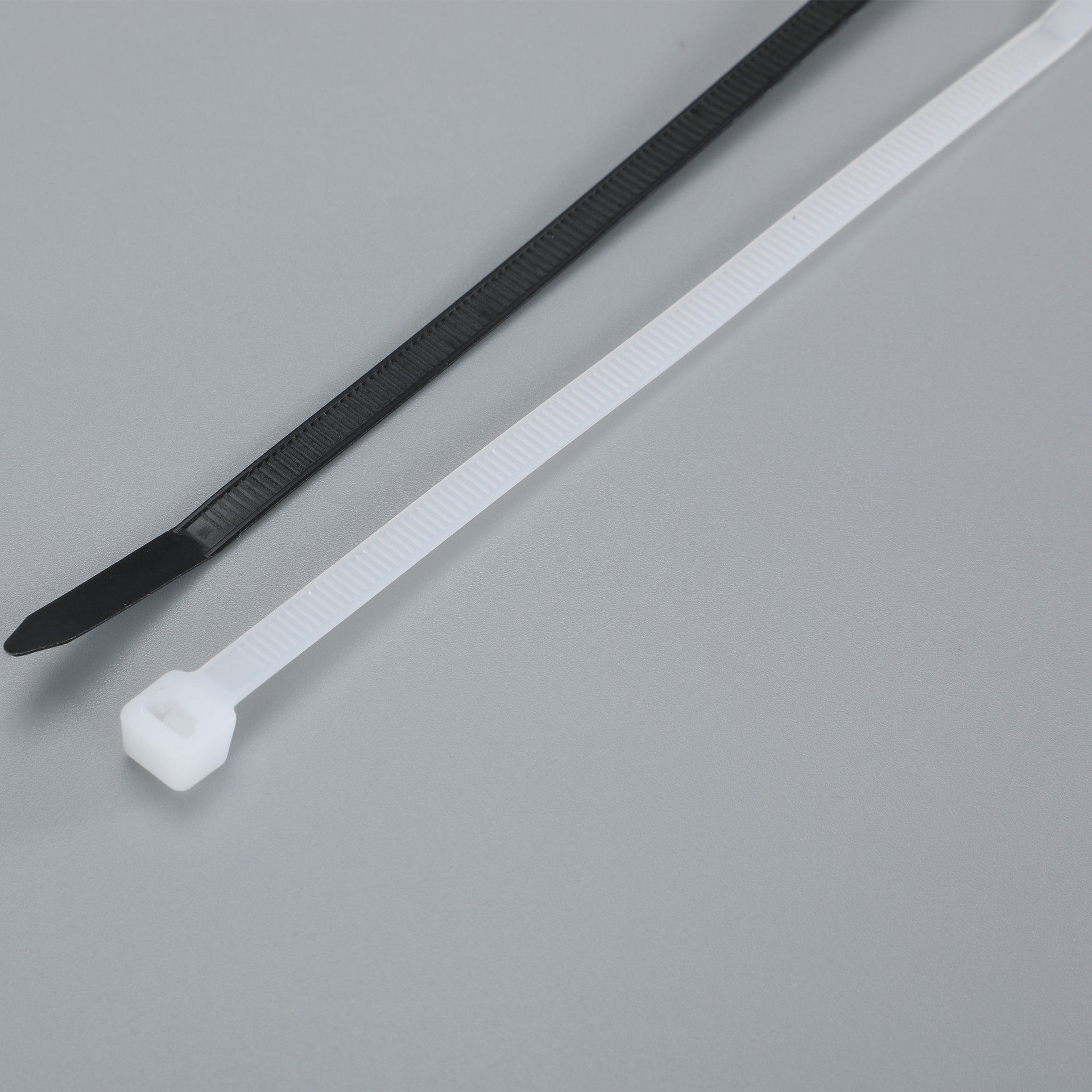 Venta al por mayor 3*4 lazo de nylon industrial 5*8 lazo de alambre blanco y negro 10*12 lazo de nylon de autobloqueo