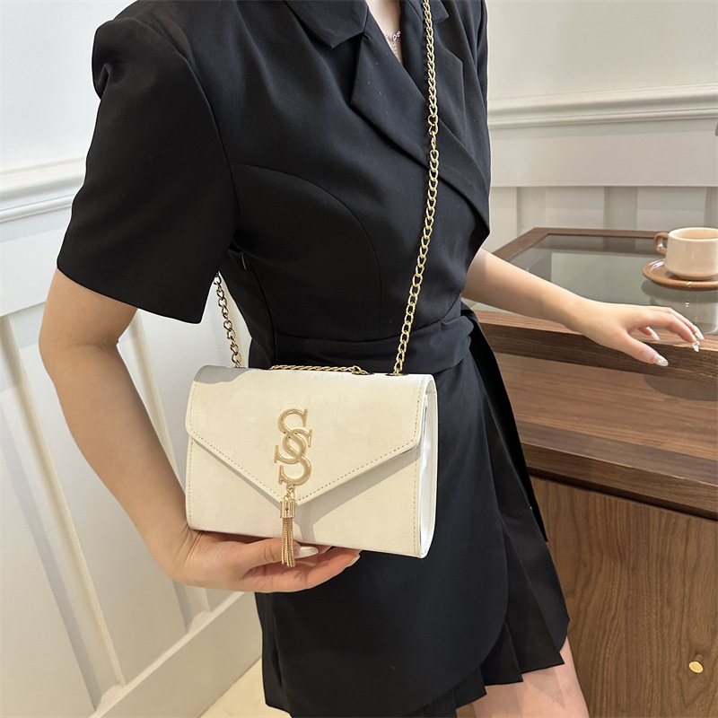 Bolsos de textura superior para mujeres 2024 nueva moda cadena de borda pequeña bolsa cuadrada para mujeres de viaje universal mochila de hombro