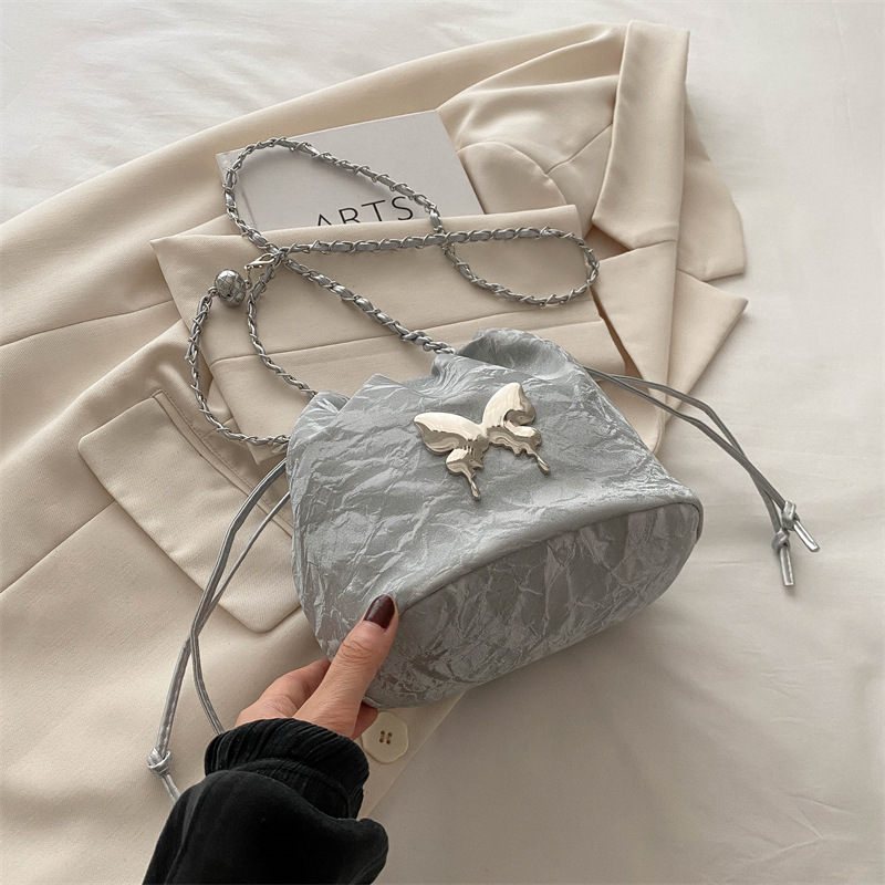 2024 nuevo estilo de moda coreano de este año popular bolso de cadena nicho de diseño de mariposa bolso de cubo