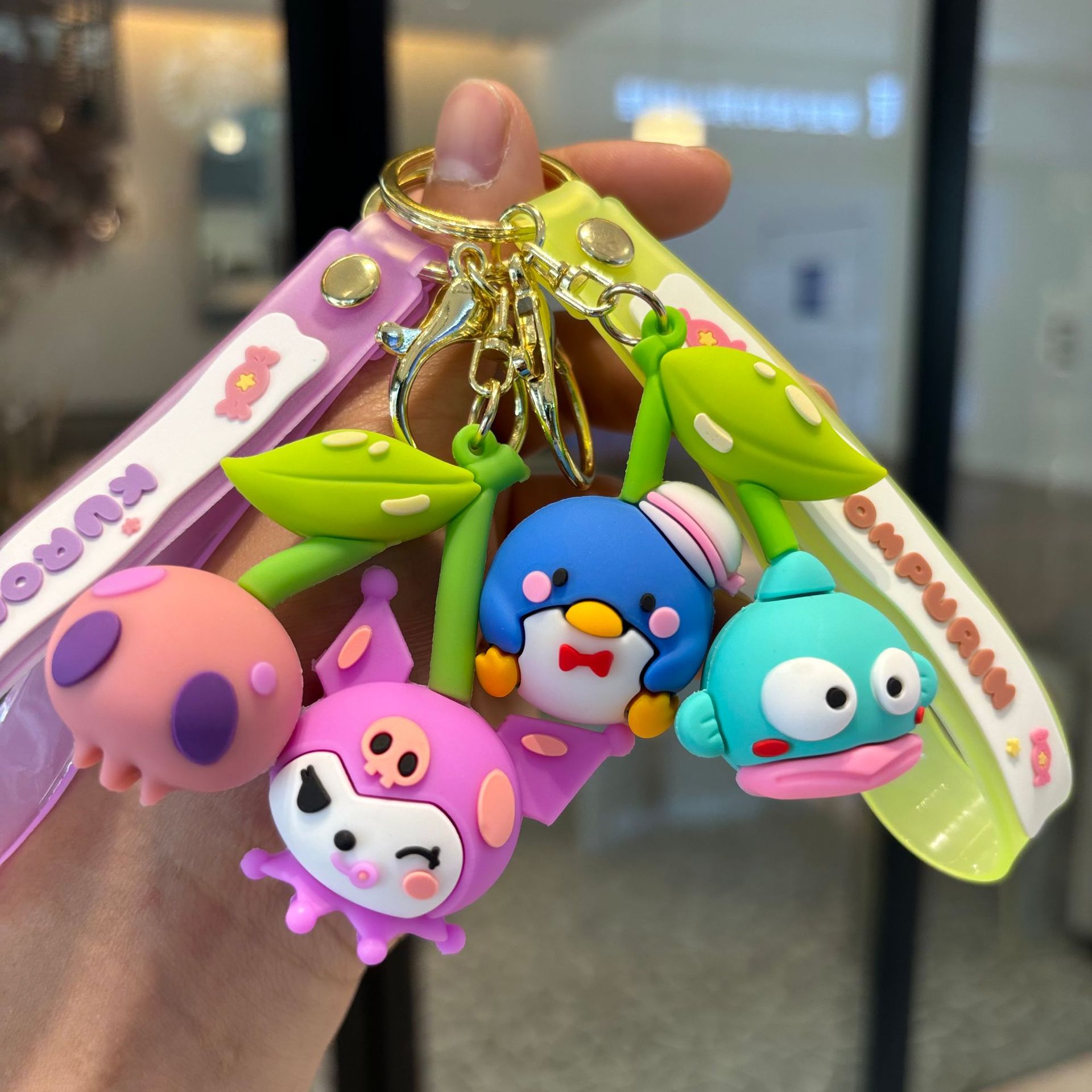 Caricatura de brotes de frijoles Sanliou colgante llavero pareja lindo muñeca Kulomi colgante bebé agarrar máquina pequeño regalo