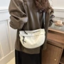 新款大容量斜挎中性女包