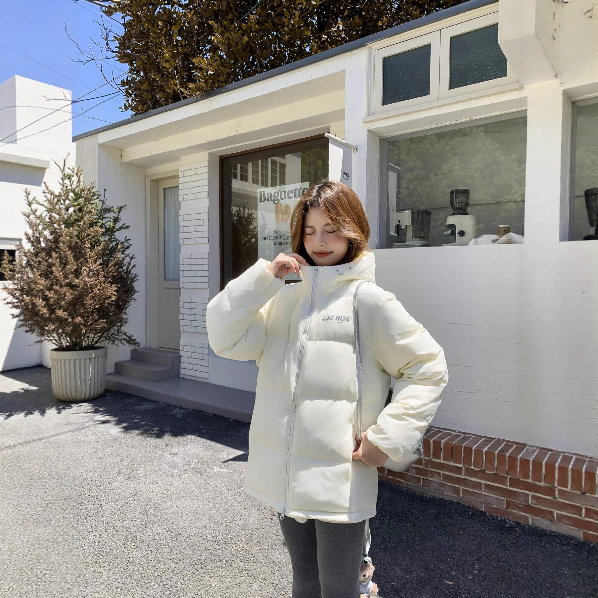 Korean Style Short down Jacket for Women with Hood, New Winter Model for Petite Figures, Loose Thickened Puffer Jacket, Trendy Winter Coat