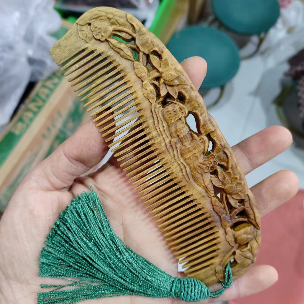 緑檀木両面彫刻磨き木櫛マッサージ保健携帯櫛プレゼントスポットメーカー卸売り