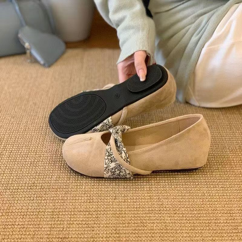 2025 New Style Gentle Fairy Style Ballet Shoes French Retro Elegant Elegant Suede Shallow Mouth Mary Jane Shoes