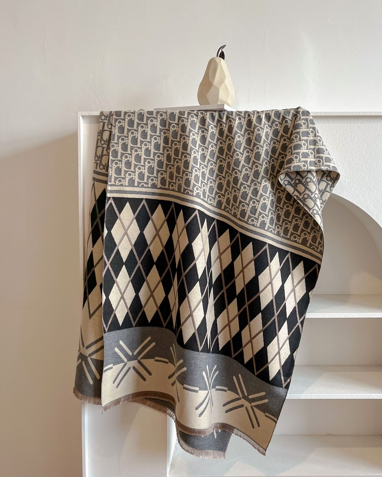 Nueva bufanda larga de doble cara Jacquard de Cachemira como 2023 Otoño e Invierno carta bufanda a cuadros chal decorativo exterior para mujeres