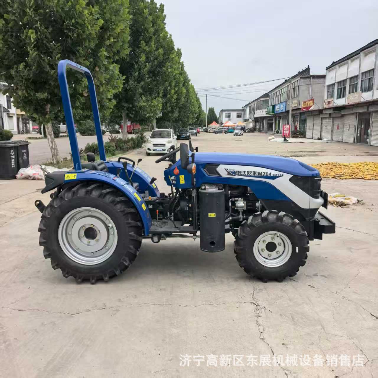 热销供应大棚王拖拉机 果园大棚旋耕犁地 雷沃704四驱农用拖拉机