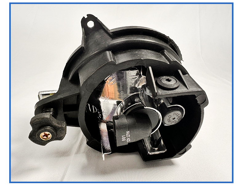 Suitable for Ssangyong Aiteng front fog lamp left 8320121001 right 8320221001
