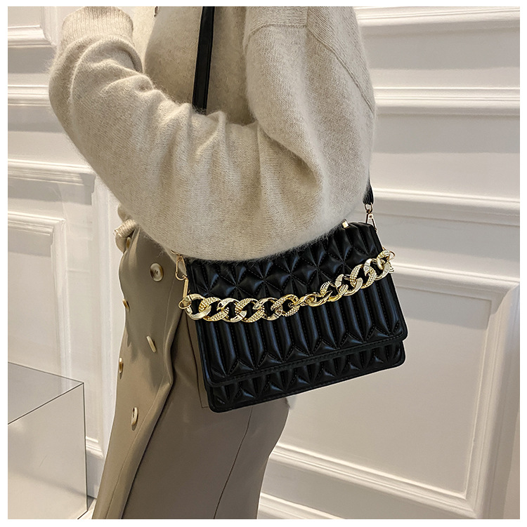 New Fashion Metal Chain Handbag Summer Messenger Bag All-match Small Square Bag display picture 16