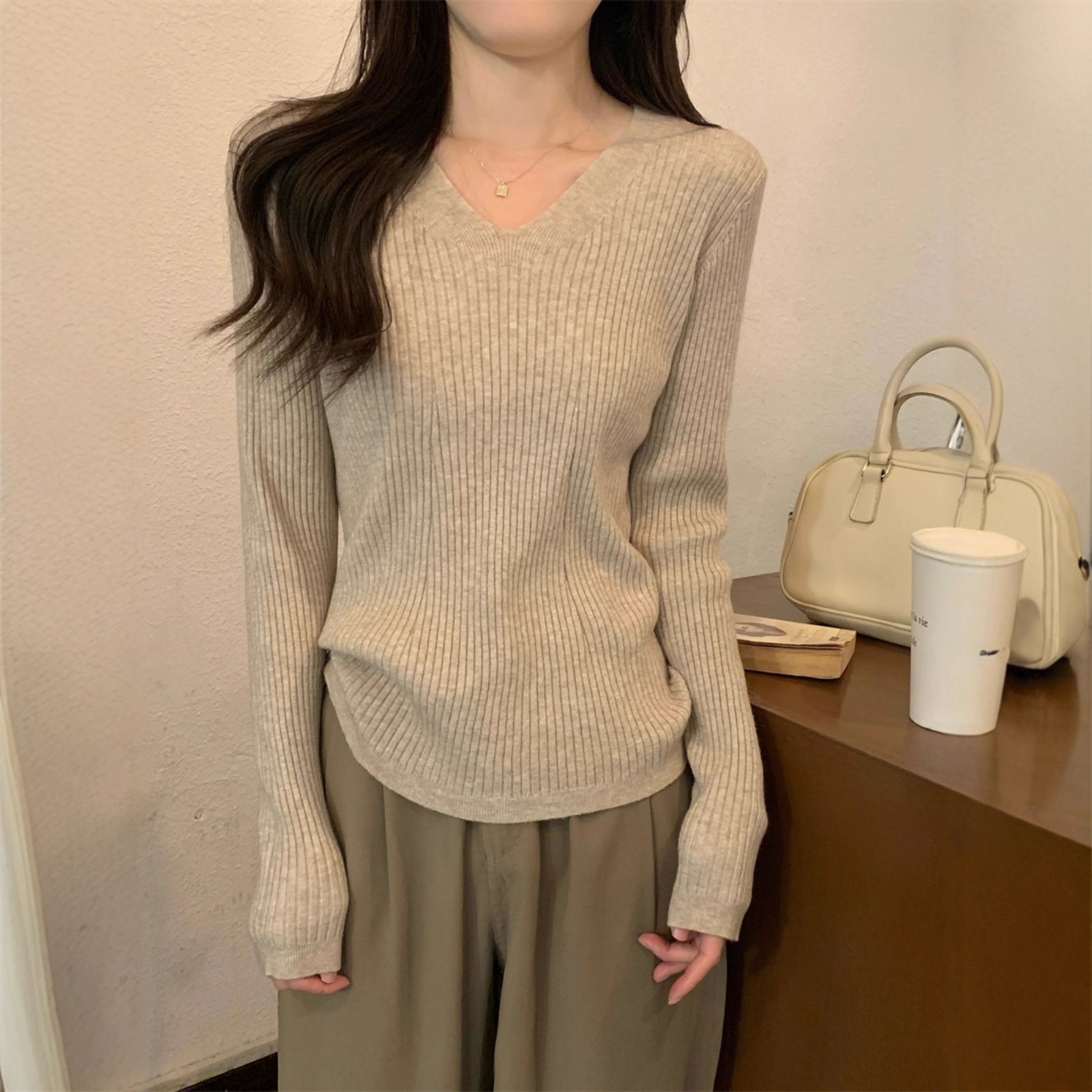 French-Style Elegant Slim Versatile V-Neck Long-Sleeve Knit Sweater for Women, Spring and Autumn Ins Chic Base Shirt, Korean Version Inner Sweater