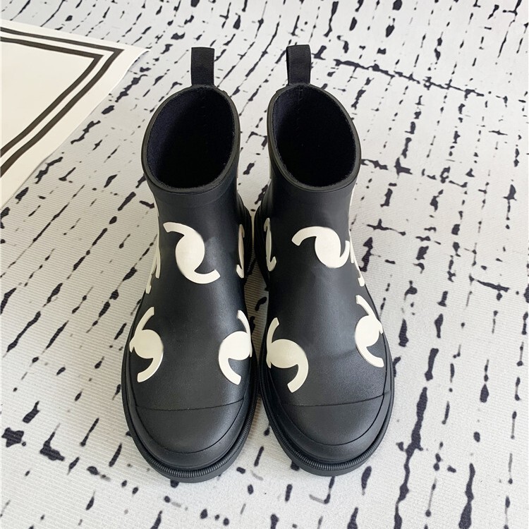 [seamless version] catwalk style full logo color matching rain boots women's rubber fashion thick Martin boots