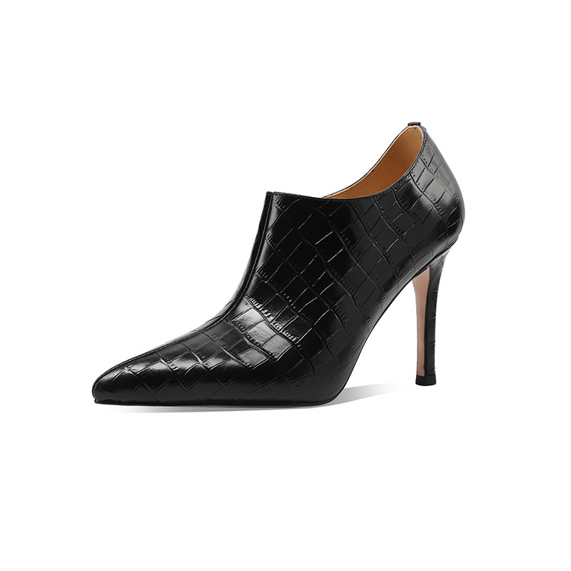 Boot nữ cổ thấp mũi nhọn da bò dập nổi, gót nhọn 5 cm, khóa kéo bên hông — Đen 5cm