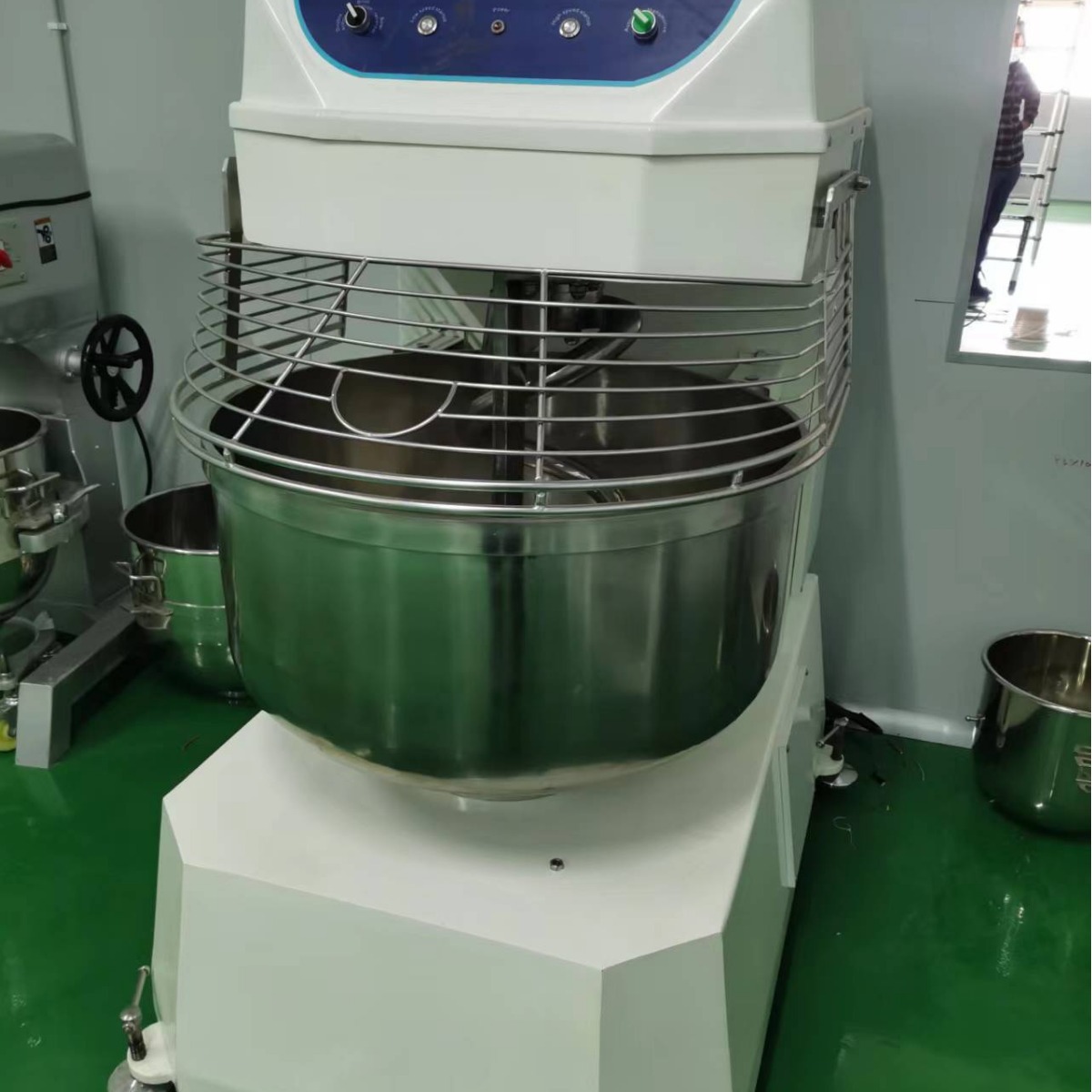 大型240升和面机4包面粉打面机定制加保护罩式揉面机三相220V电压