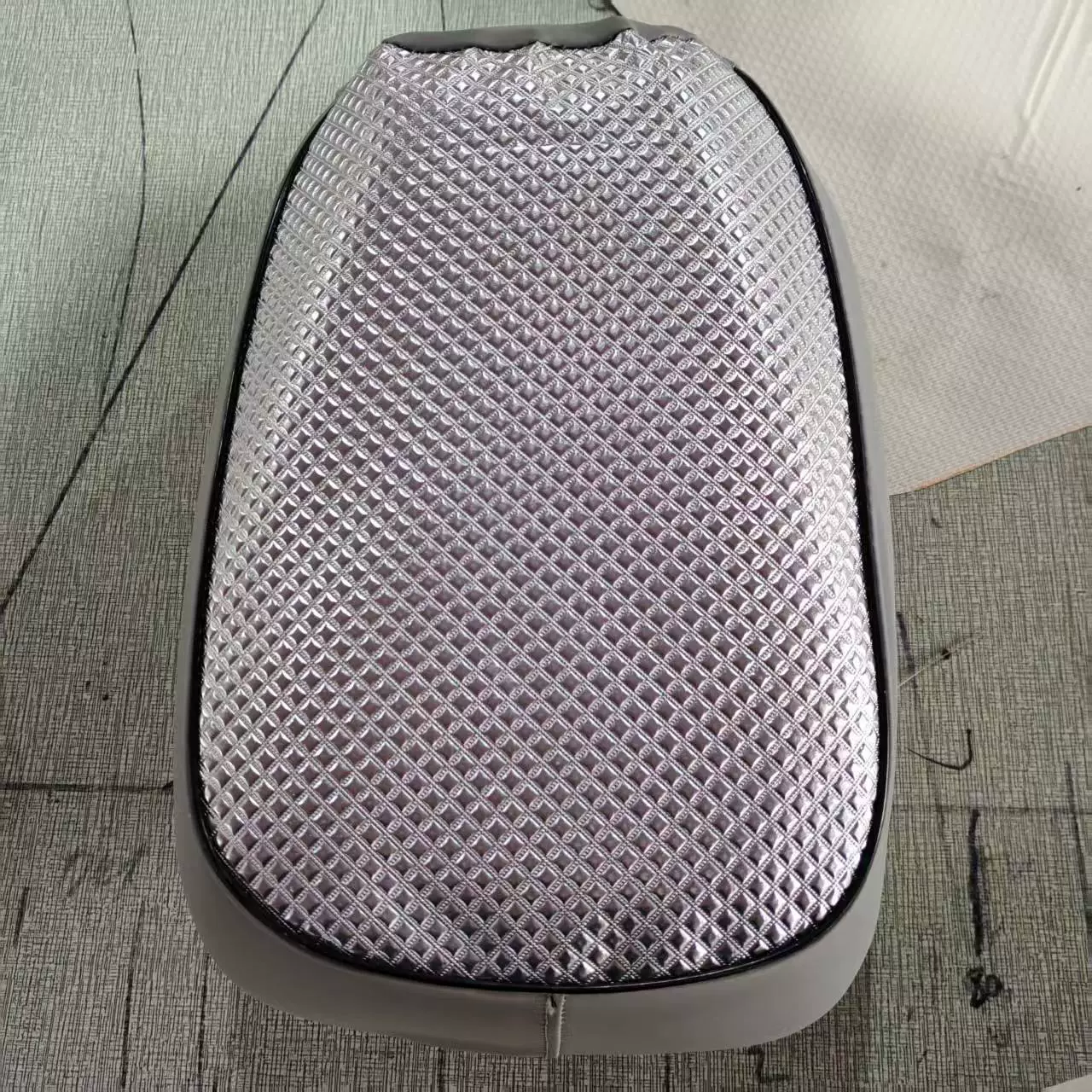 Универсальный чехол для сиденья электромобиля из алюминиевой пленки, подушка для сиденья аккумуляторного транспортного средства, всесезонный, эксклюзивная поставка для трансграничного экспорта