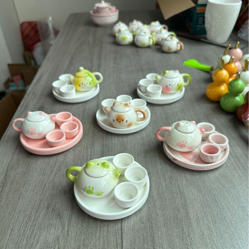 Mini Teapot Tea Set with Cute Cat-Shaped Design, Baby-Friendly, Drinkable Ceramic Pot Toy