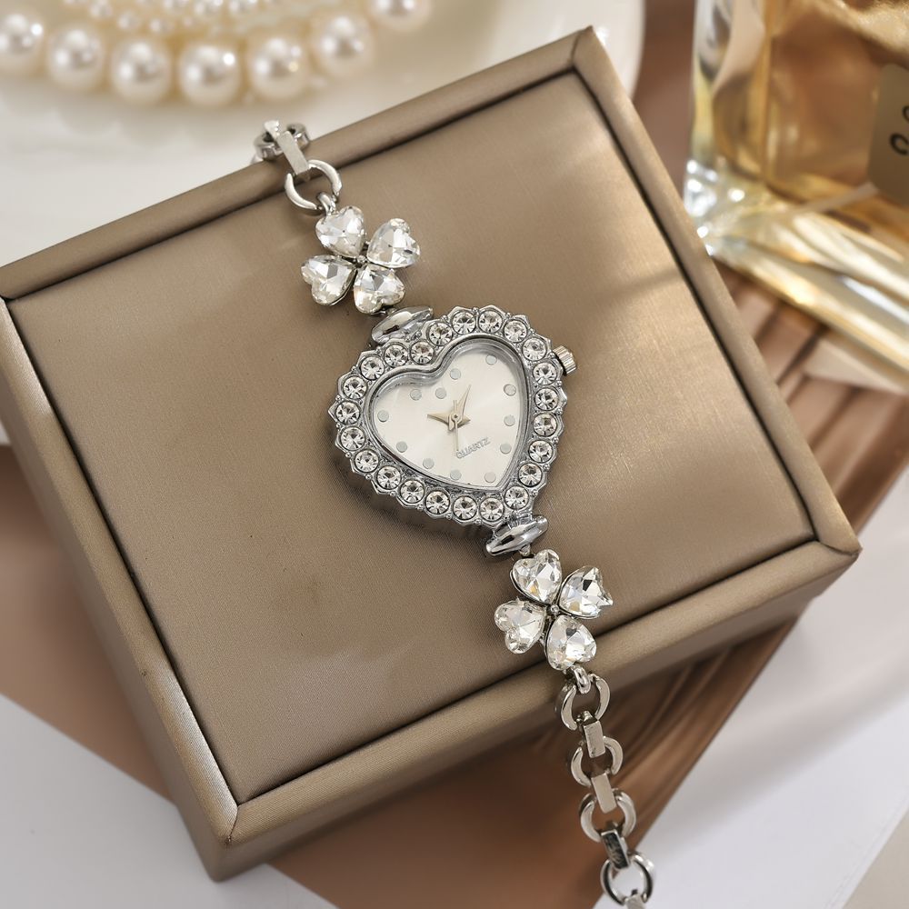 Light Luxury, Small Fragrance, High-Looking, Fashionable Student Girl's Watch, Four-Leaf Clover Flower Chain, Love Watch Head, Watch for Women