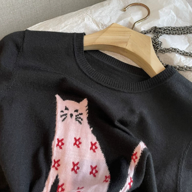 The Shopkeeper's Personal Recommendation! Looks Way Younger on the Upper Body~ New Early Spring Style Short-Sleeve Knit Top with Contrasting Color Cat Pattern The Shopkeeper's Personal Recommendation! Looks Way Younger on the Upper Body~ New Early Spring Style Short-Sleeve Knit Top with Contrasting Color Cat Pattern