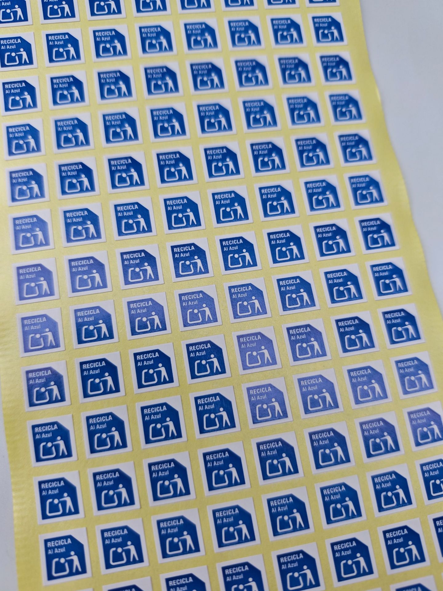 新款西班牙蓝色