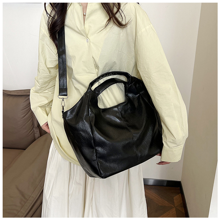Cross-border large-capacity women's 2024 new style fashionable retro single-shoulder crossbody bag, trendy and simple commuter tote bag undefined