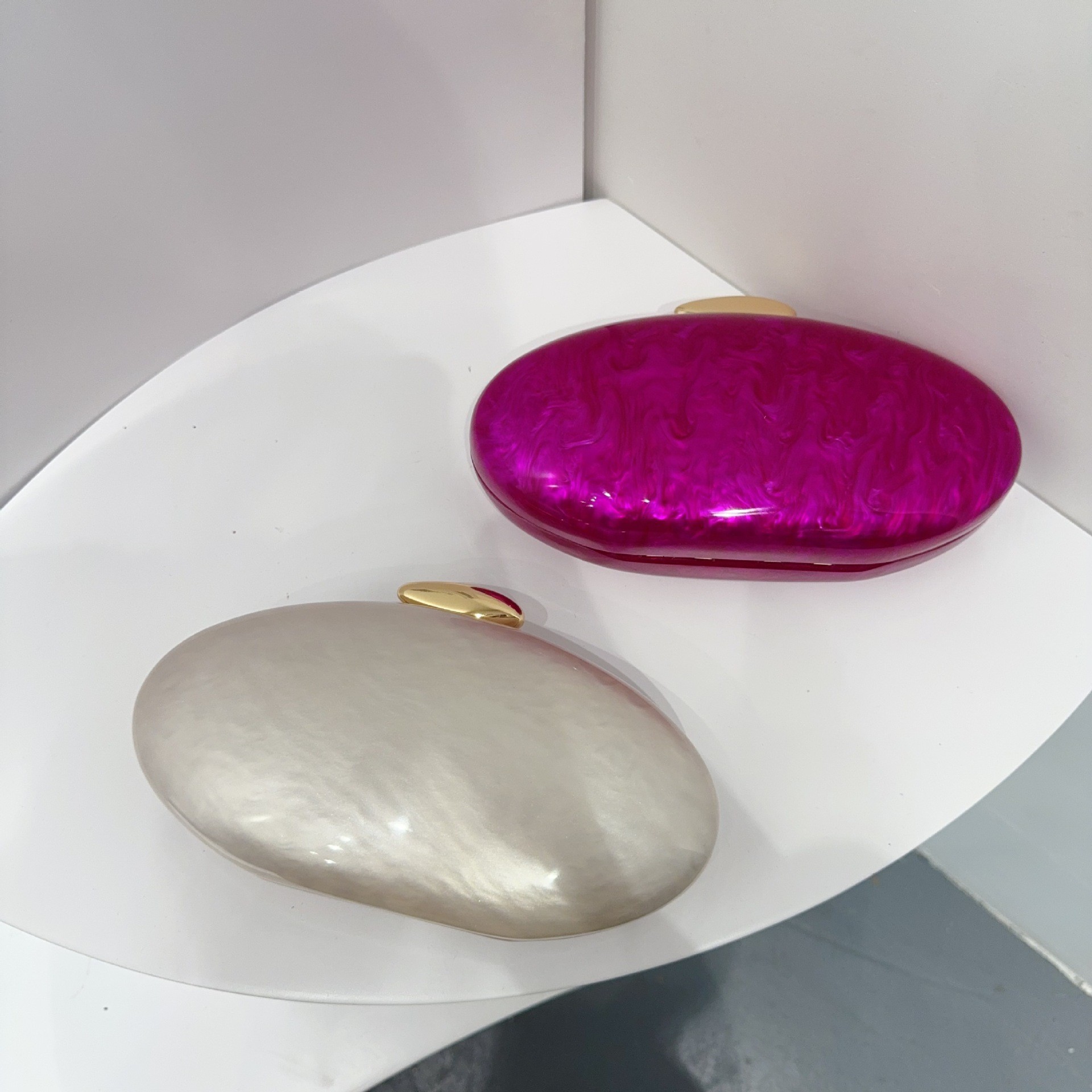 Europa y América nueva bolsa de cena de lujo ligera de damas conchas acrílicas especiales bolsas de mano de moda de fiesta de boda