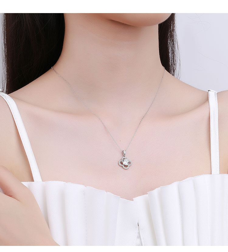 Sterling Silver IG Style Shiny Plating Inlay Four Leaf Clover Moissanite Zircon Pendant Necklace display picture 1
