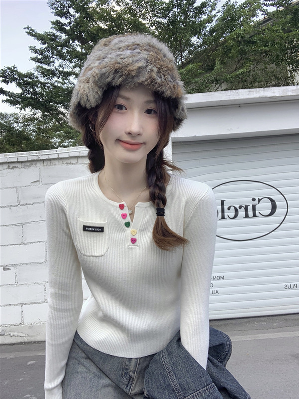 甜美别致内搭打底衫女2025春季新款爱心扣针织毛衣设计感短款上衣|undefined