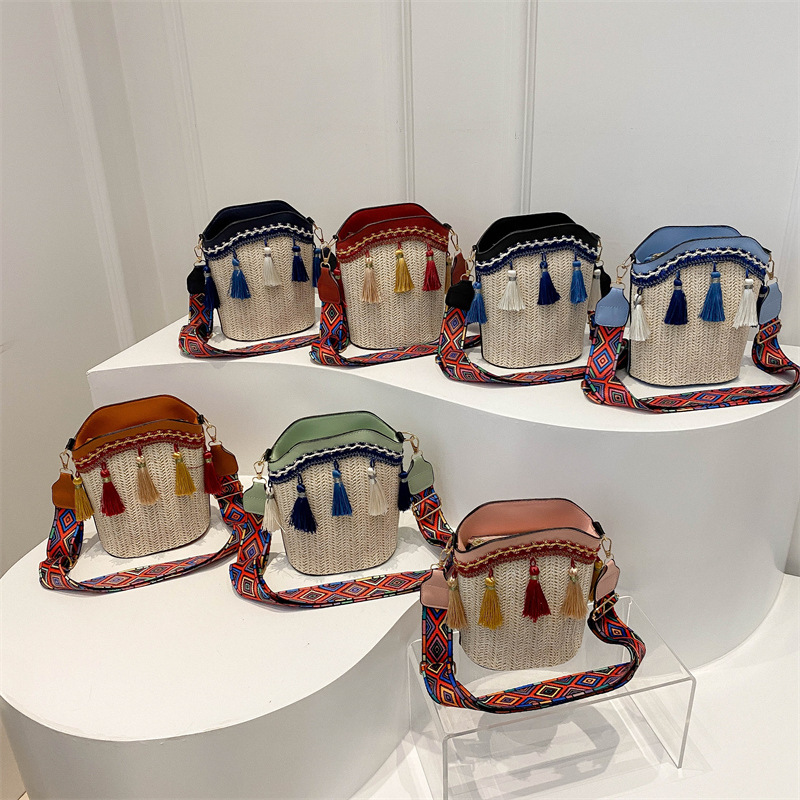 2026 New Ethnic Style Woven Crossbody Bag, Fashionable High-Quality Bucket Shoulder Bag, Versatile Tassel Women's Bag