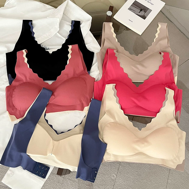 Незаметное нижнее белье летом тонкая девушка без стального кольца грудка