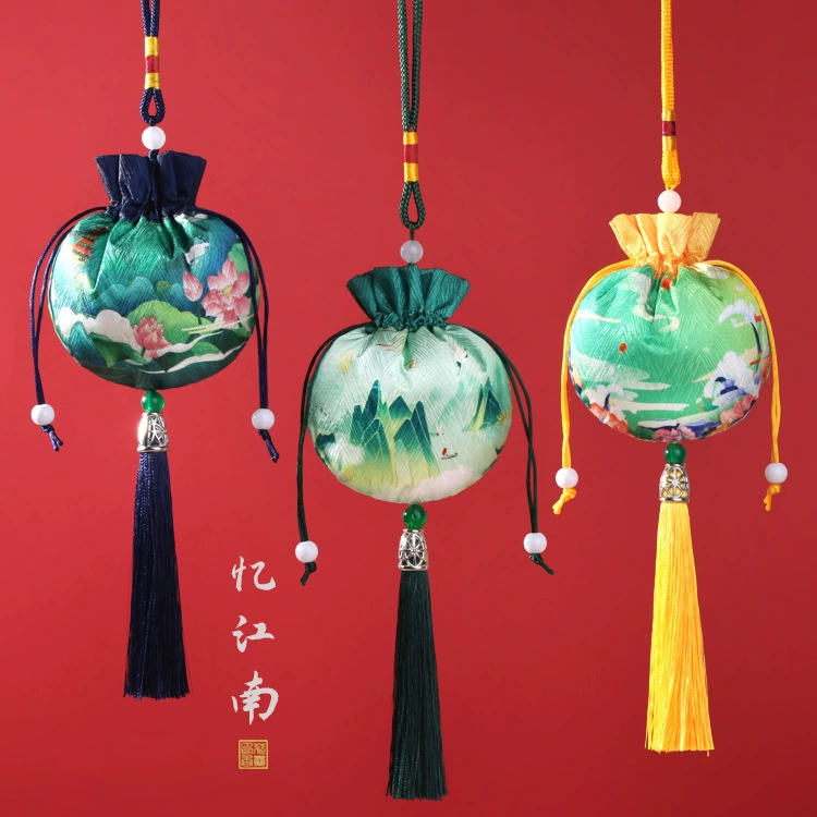 Праздник лодок-драконов саше с лотосами в древнем стиле