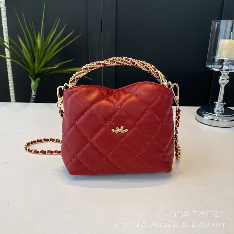 New Diamond-Pattern Chain Chanel-Style Cross-Handle Bag Trendy Women's Bag Single Shoulder Crossbody Bag Vintage Oil Wax Bucket Bag New Diamond-Pattern Chain Chanel-Style Cross-Handle Bag Trendy Women's Bag Single Shoulder Crossbody Bag Vintage Oil Wax Bucket Bag