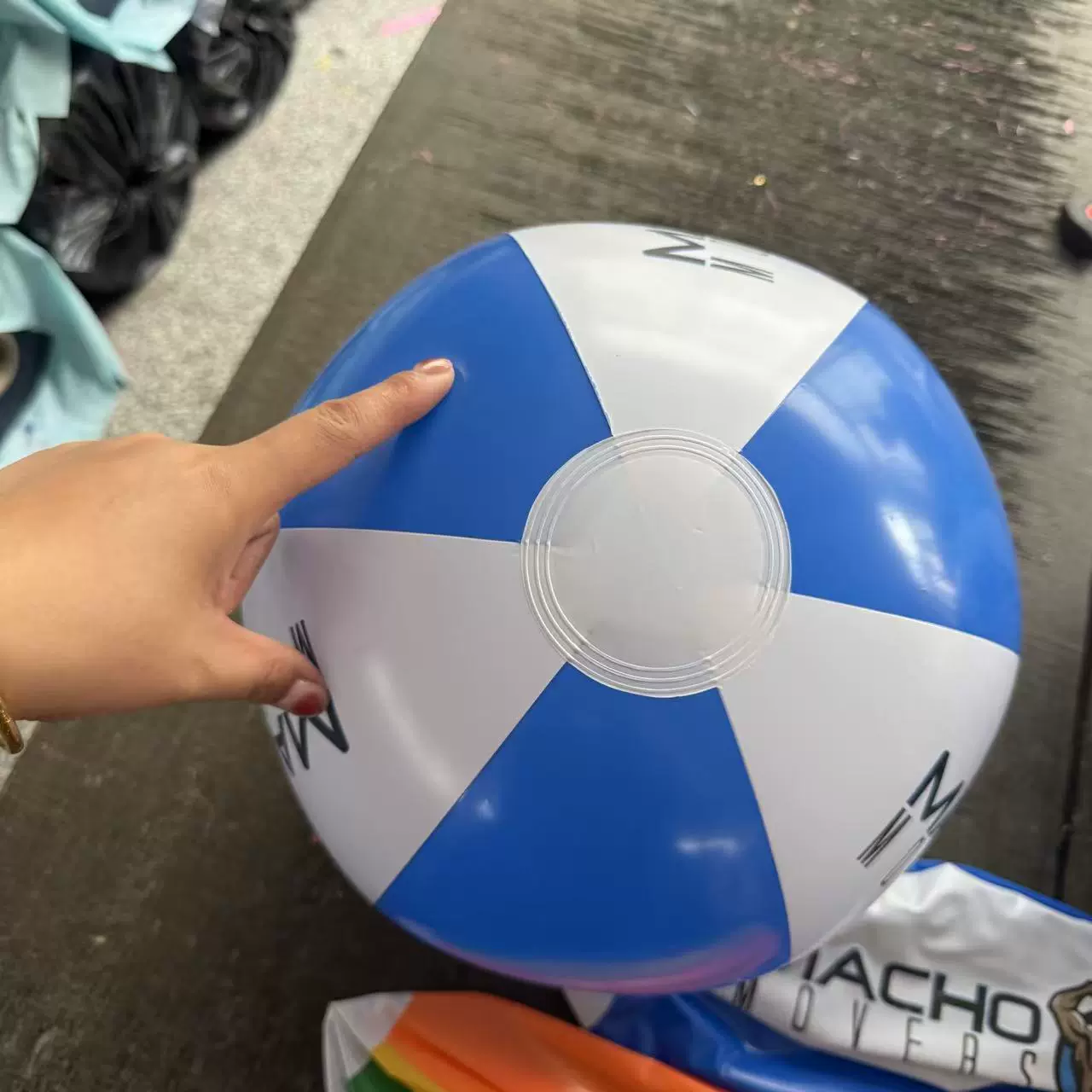 定制LOGO充气沙滩球定做加厚pvc六片彩球透明球亮片气球充气足球