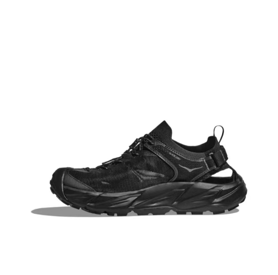李現は同じタイプのHOKA Hopara 2で、男女の春と夏のホパラ2キャンプをしています。