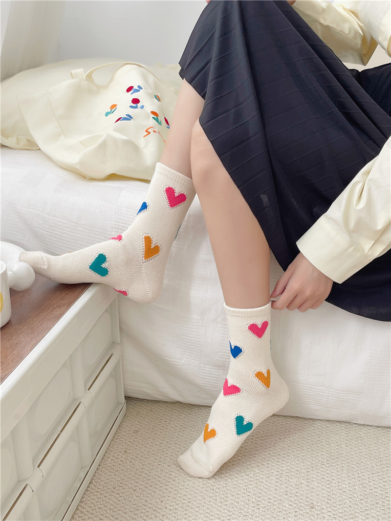 Women's Simple Style Heart Shape Cotton Jacquard Crew Socks A Pair display picture 11