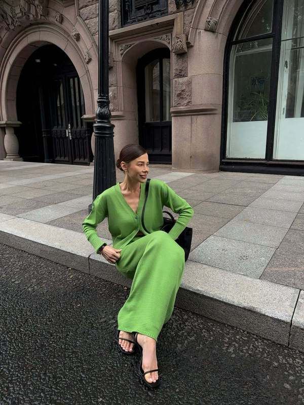 绿色高腰温柔风气质修身半身裙女设计感修身针织衫套装女装两件套|undefined