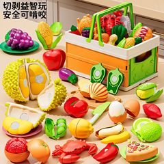 赤ちゃんは早く果物の切り方を教えて、皮を剥くことができます。