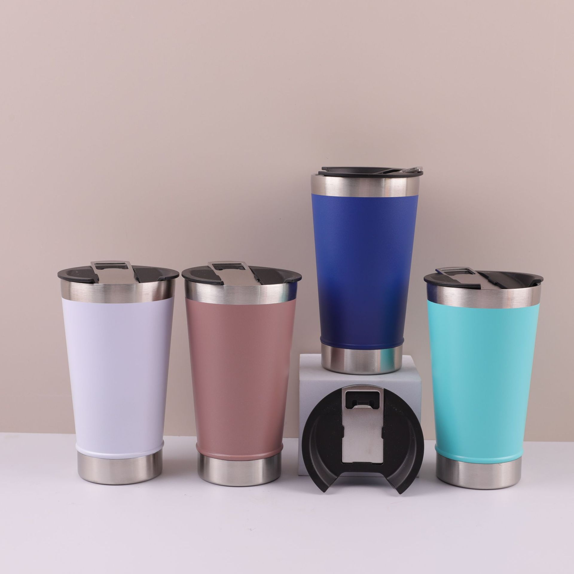 Transfronterizo 304 acero inoxidable taza de aislamiento al vacío 20oz taza de cerveza de aislamiento a largo plazo taza de automóvil con abridor de botellas