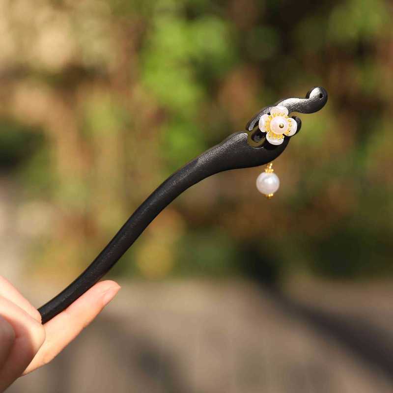 古風のフリンジのかんざしのステップは木のかんざしの子供を揺り動かします。|undefined