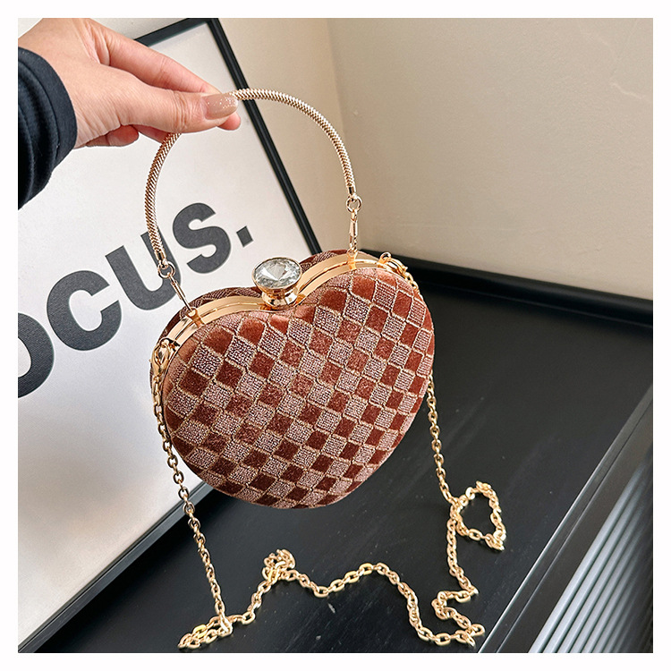 Women's Small Pu Leather Solid Color Lingge Elegant Vintage Style Lock Clasp Crossbody Bag display picture 5
