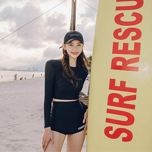 New conservative long-sleeved one-piece swimsuit for women, fashionable slimming sun protection swimsuit, tight-fitting student swimsuit for hot spring bathing