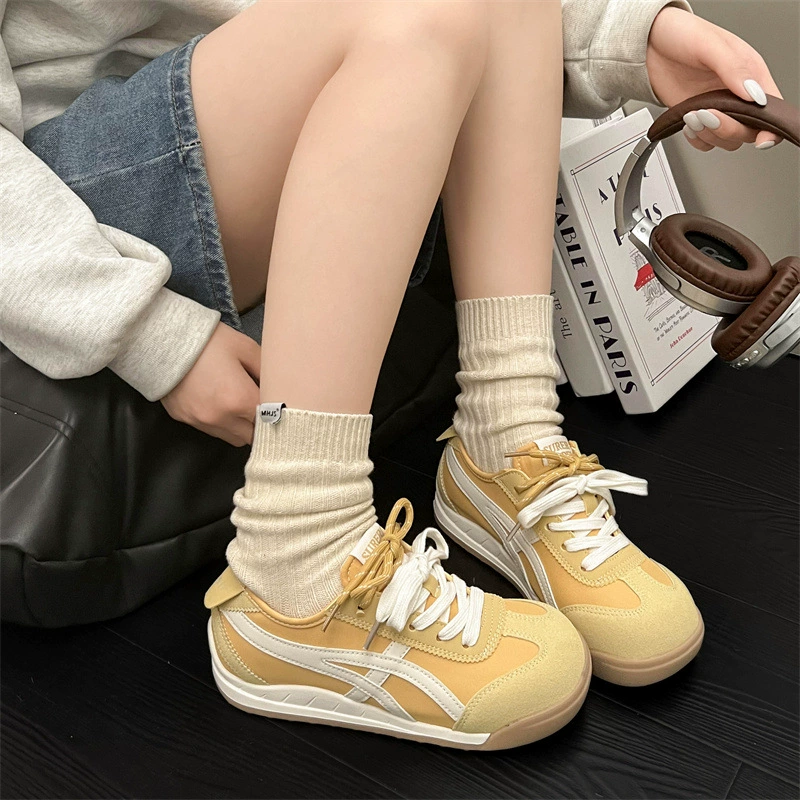 Европейские женские кроссовки на толстой подошве для тренировок, весна-осень 2025, новые, с круглым носком, на шнуровке, повседневные спортивные, белые.