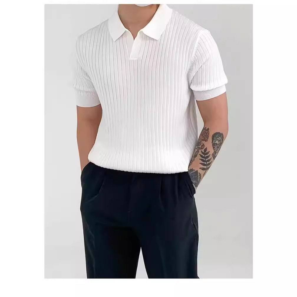 Poloシャツの男性の韓国版の潮流は襟のtシャツの男性の半袖をめくって軽く熟しています。