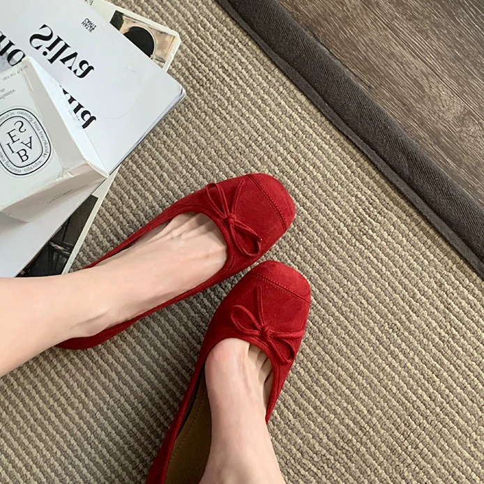 Виноградная мама та же квадратная круглая красная балетная банта мягкая замша и светлая плоская обувь Мэри Джейн