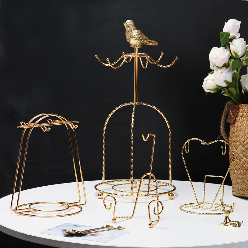 Seis tazas platillo taza de café estante taza de cerámica oro creativo estante de hierro tallado encaje rack de almacenamiento fabricante europeo