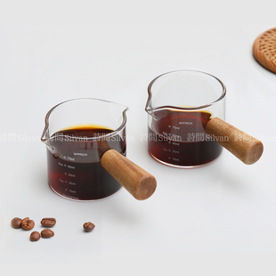 ✅ Small Graduated Milk Cup with Acacia Wood Handle, High Borosilicate Heat-Resistant Glass Mini Seasoning Measuring Cup for Espresso Extraction