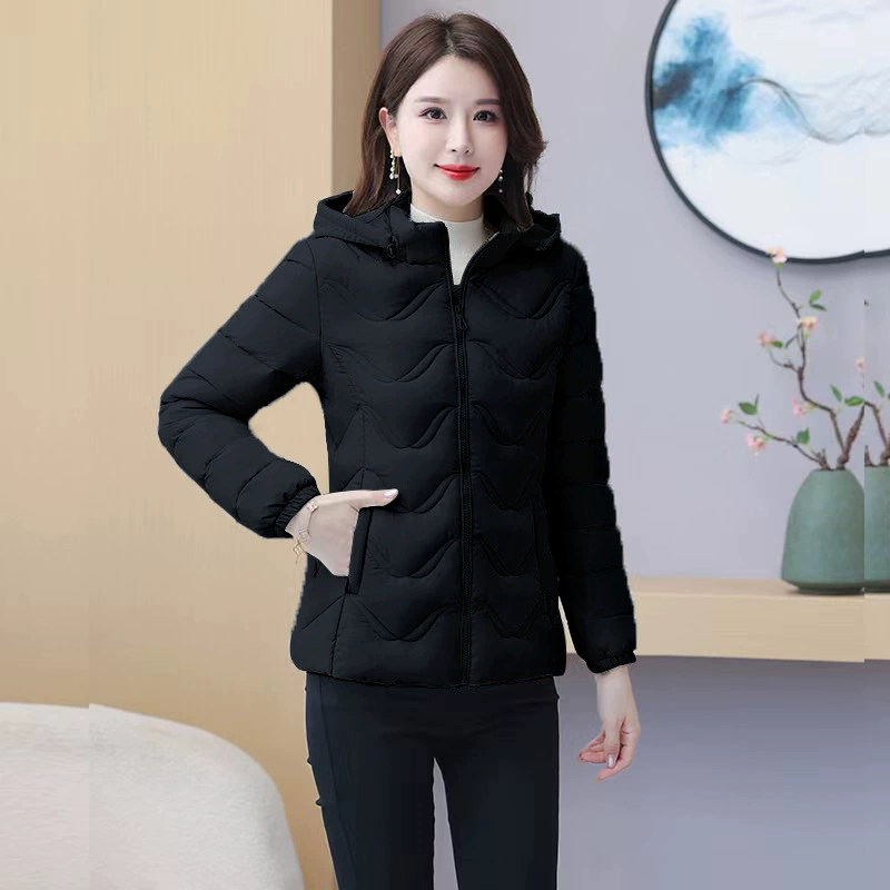 Демисезонная легкая пуховая куртка короткого кроя, теплая и стильная, slim fit, с капюшоном