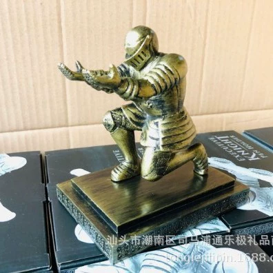 通乐极 PenHolder Knight Pen Seat Armor Hero Pen Holder Display Stand Stationery Pen Holder Metal Electroplating