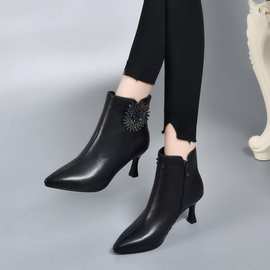 黑色小皮鞋女2022年新款秋冬尖头小跟高跟鞋亮钻真皮短靴气质单靴