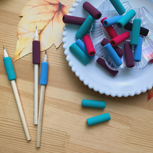 Flat sponge pen holder protects fingers and prevents hand wear, student pen holder, children's writing anti-slip pen cover