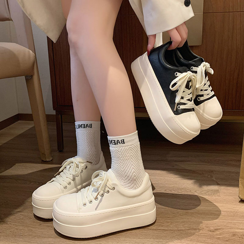 Zapatos de pan de cabeza grande para mujeres zapatos blancos pequeños aumentados en el otoño de 2026 nuevos zapatos de mujer versátiles zapatos de skate casuales image 3