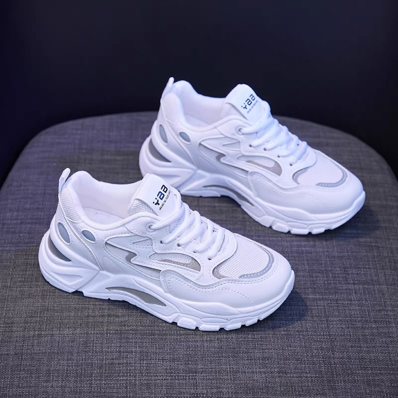 Women's Lightweight White Walking Shoes With Soft Running Sole_voghion.com